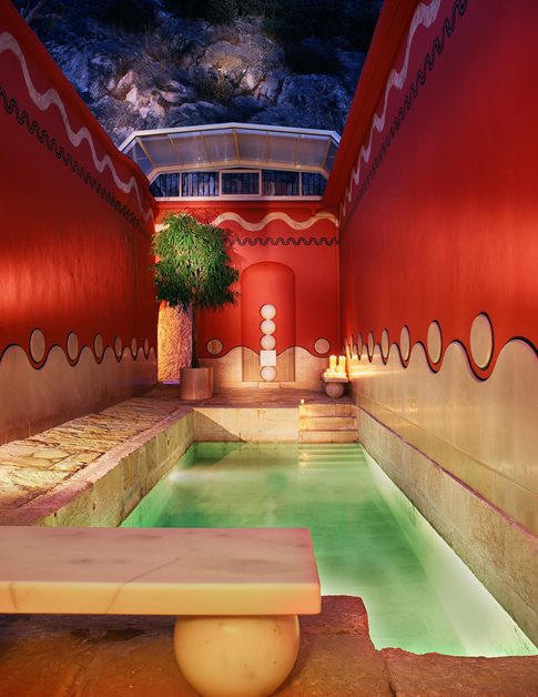 Villa Padierma red room indoor pool