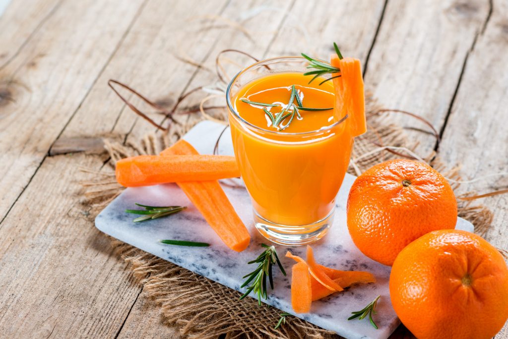 Therapeutic fasting juice made of carrots and mandarines with rosemary